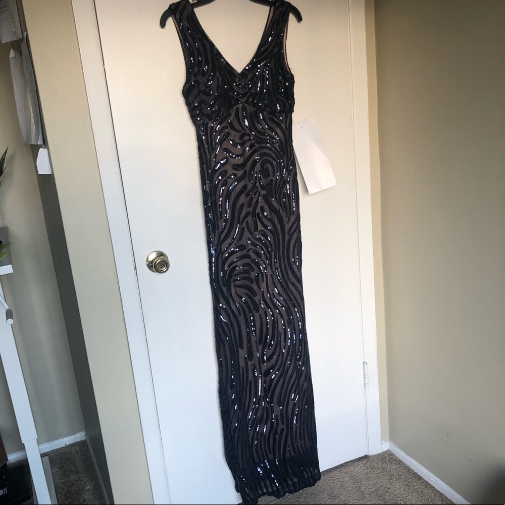 NWT Nightway formal gown, Size 4